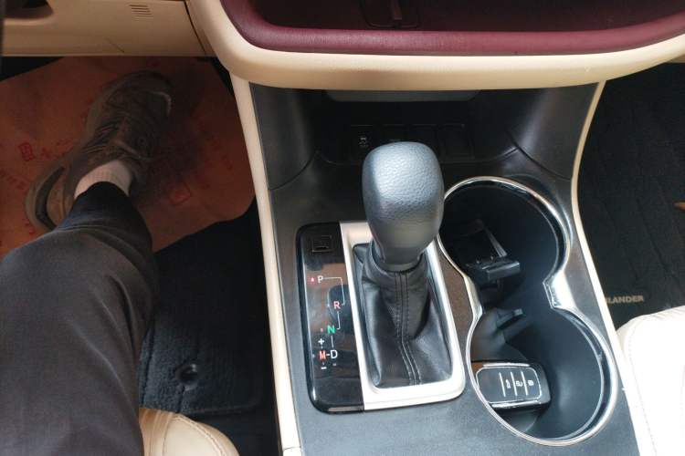 Used Toyota Highlander 2015 2.0T Two-Wheel Drive Elite Edition 7 Seats
