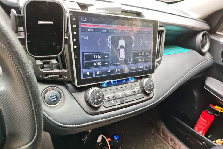 Used Toyota RAV4 2016 2.0L CVT Two-Wheel Drive Fashion Edition China V Standard Audio And AC Panel