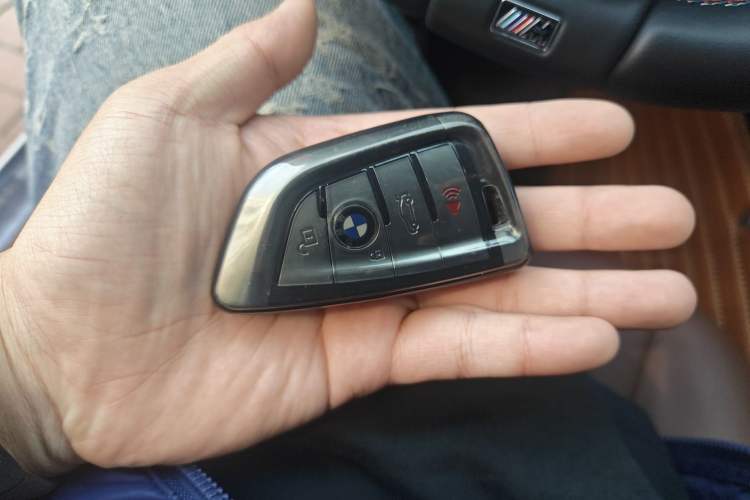 Used BMW 5 Series 2014 520Li Elegant Model
