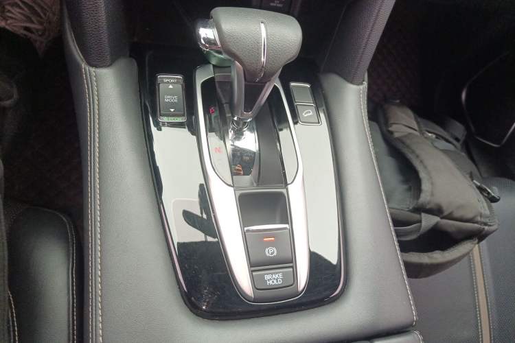 Used Honda UR-V 2020 240TURBO Two-Wheel Drive Zhiyue Version Gear Lever