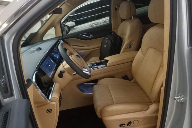 Used VOYAH Dream 2024 PHEV Extended-Range Premium Edition
