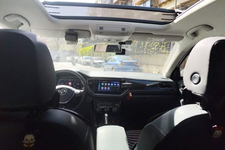 Used Volkswagen T-ROC 2021 280TSI DSG Two-Wheel Drive Comfort Connect Edition Headliner