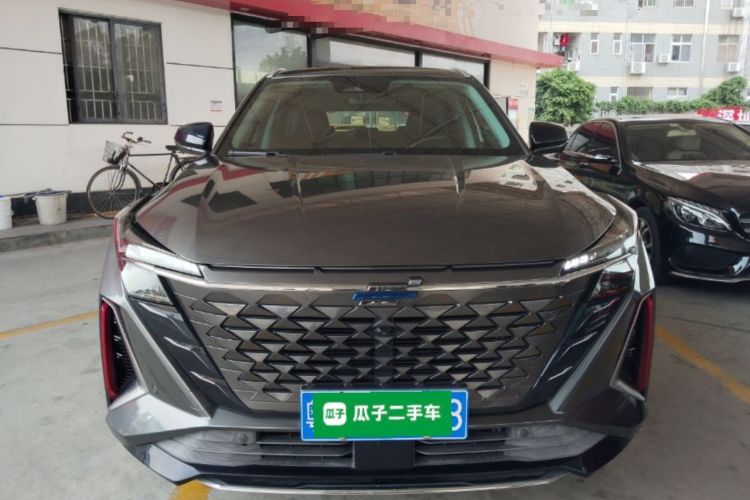 Used CHANGAN OSHAN Z6 2022 Blue Whale 1.5T DCT Smart Edition Front