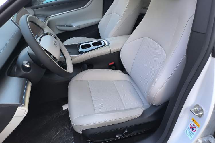 Used CHANGAN NEVO A07 2025 Blue Whale Range-Extending Model 140 Elite Version
