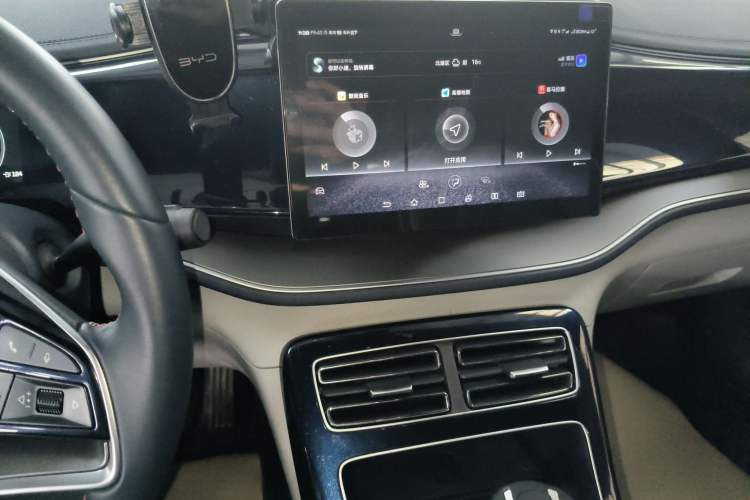 Used BYD Qin PLUS 2021 EV 400KM Luxury Model Audio And AC Panel