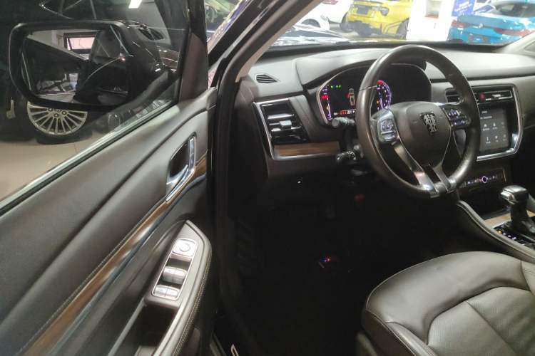 Used Roewe RX8 2019 30T Smart Connectivity Two-Wheel Drive Supreme Flagship Edition
