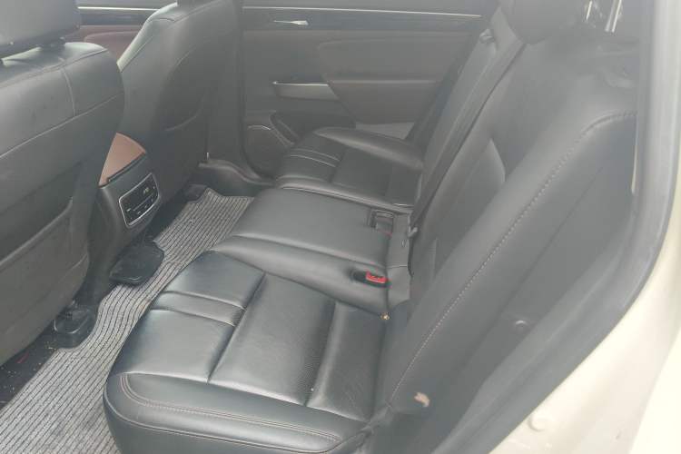 Used GAC Trumpchi GS8 2017 320T Two-Wheel Drive Luxury Smart Connectivity Version (7 Seats) Left Rear Seat