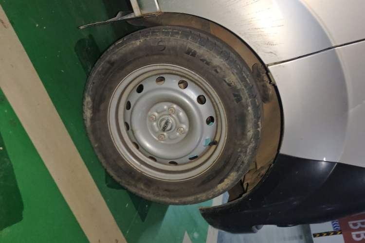 Used Jinbei Hiace X30 2021 1.5L Standard Version Air-Conditioner-Free Van China VI Emission Standard SWC15M Right Front Wheel Hub