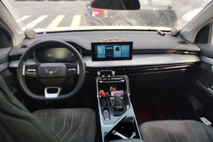 Used Wuling Asta 2022 2.0L DHT Electric-Speed Version Center Console