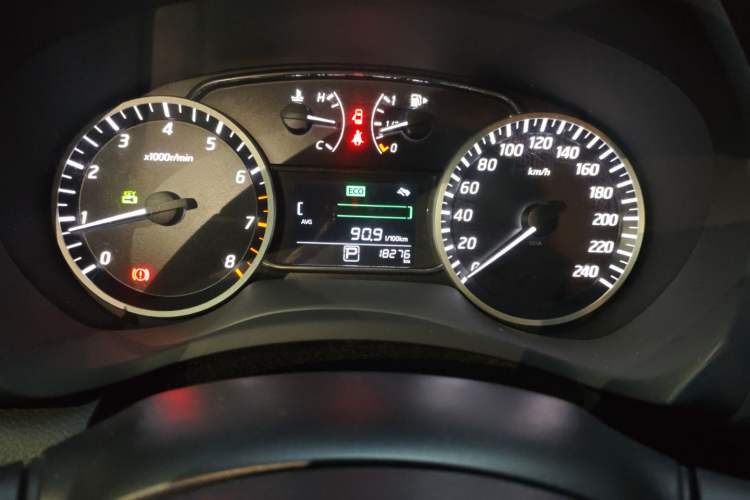 Used Nissan Sylphy 2019 1.6XV CVT Smart Connect Luxury Edition China VI Standard Odometer Close Up