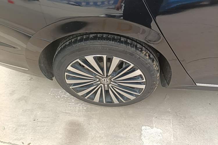 Used Volkswagen Passat 2019 330TSI Luxury Edition China VI Standard Right Rear Wheel Hub