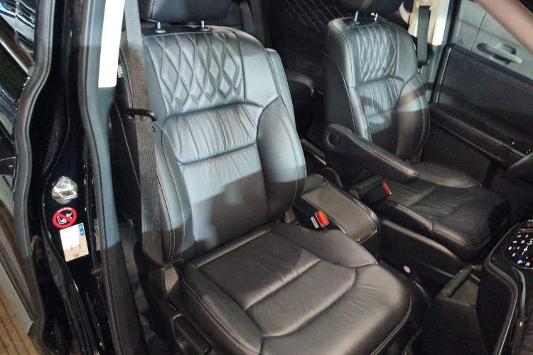 Used Honda Elysion 2019 2.0L Hybrid Luxury Edition Right Front Seat