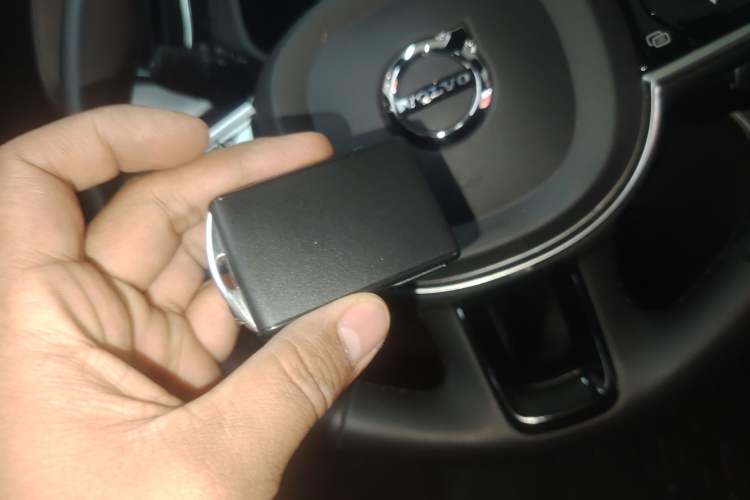 Used Volvo XC60 New Energy 2024 T8 Plug-in Hybrid Long-Range All-Wheel Drive Zhiyuan Polar Night Edition