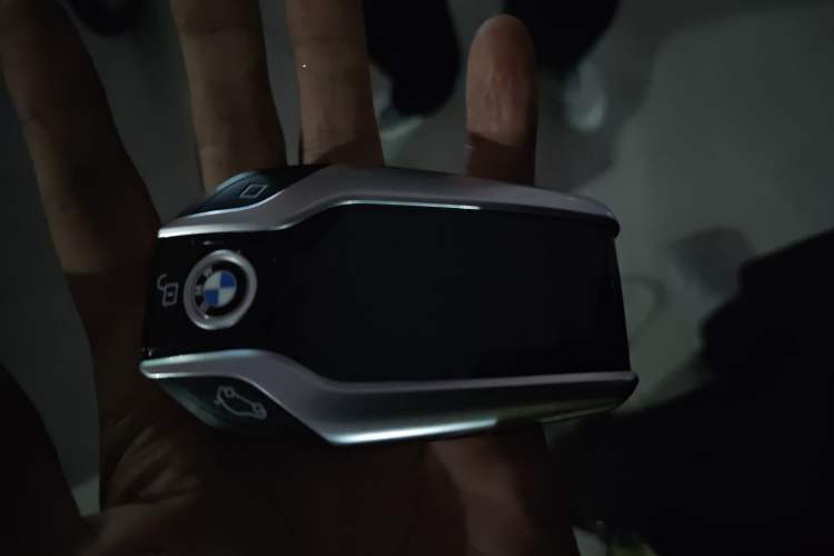 Used BMW X7 2022 xDrive40i Luxury Package with Leading Features Vehicle Key