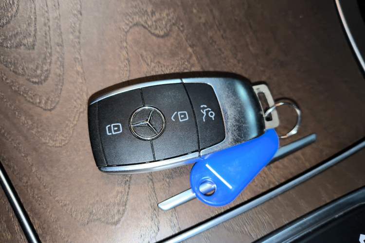 Used Mercedes-Benz GLC 2020 Facelift GLC 260 L 4MATIC Luxury Edition Vehicle Key