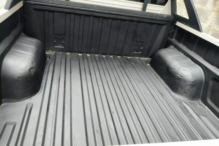 Used JMC Yuhu 7 2022 2.0T Automatic Diesel 4x4 Comfort Edition Standard Wheelbase Trunk