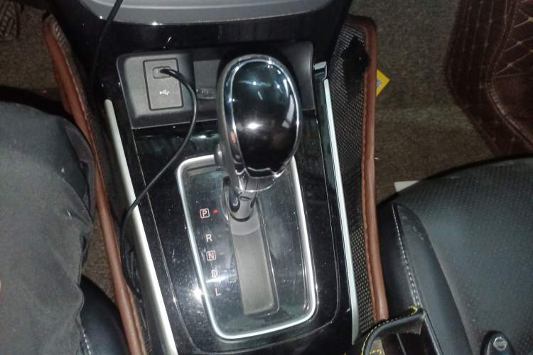 Used Nissan Sylphy 2019 1.6XV CVT Smart Connect Luxury Edition China VI Standard Gear Lever