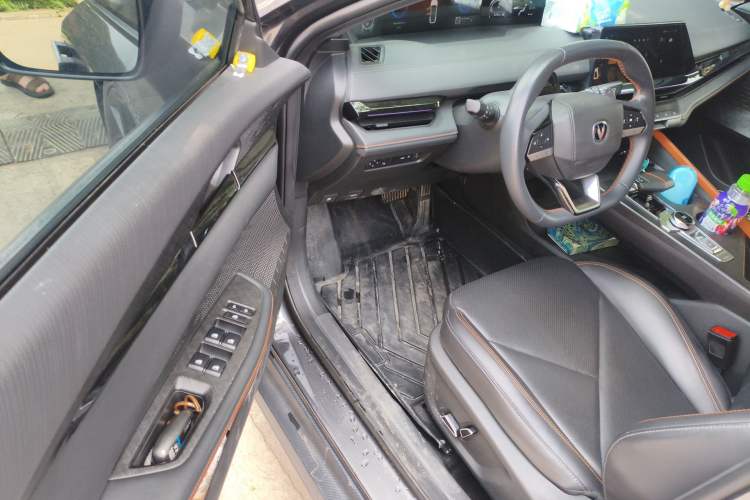 Used CHANGAN UNI-V 2022 1.5T Prestige Version
