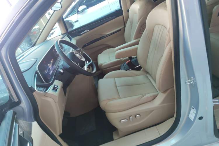 Used Buick GL8 New Energy 2025 Lu Shang Luxury Edition 7-Seater Left Front Seat