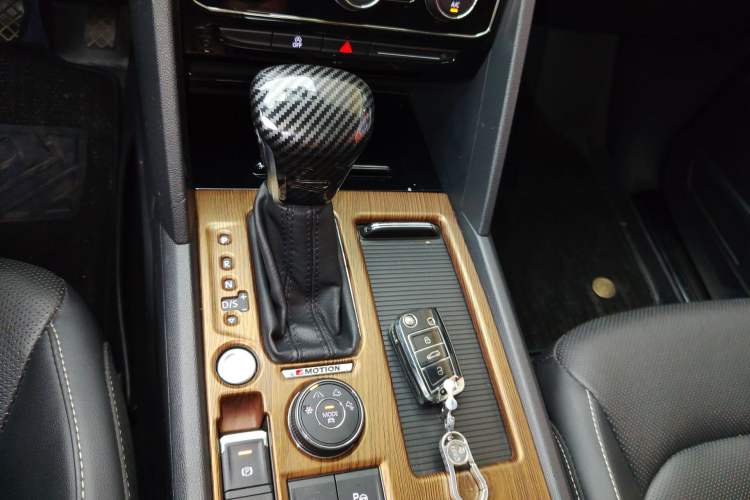 Used Volkswagen Teramont 2020 530 V6 Four-Wheel Drive Luxury Version China VI Standard Gear Lever