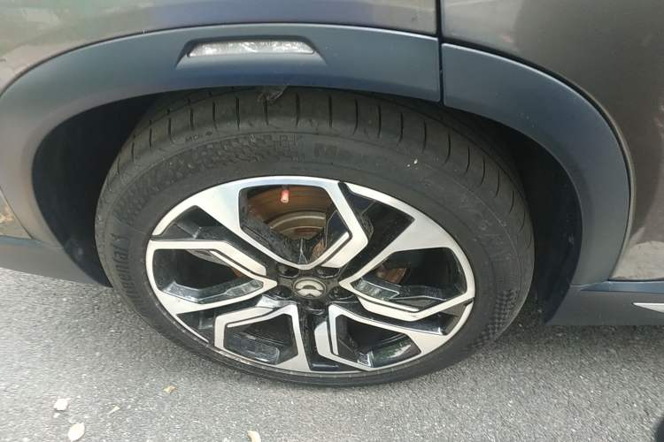 Used Nio ES8 2018 Founder Edition Right Rear Wheel Hub