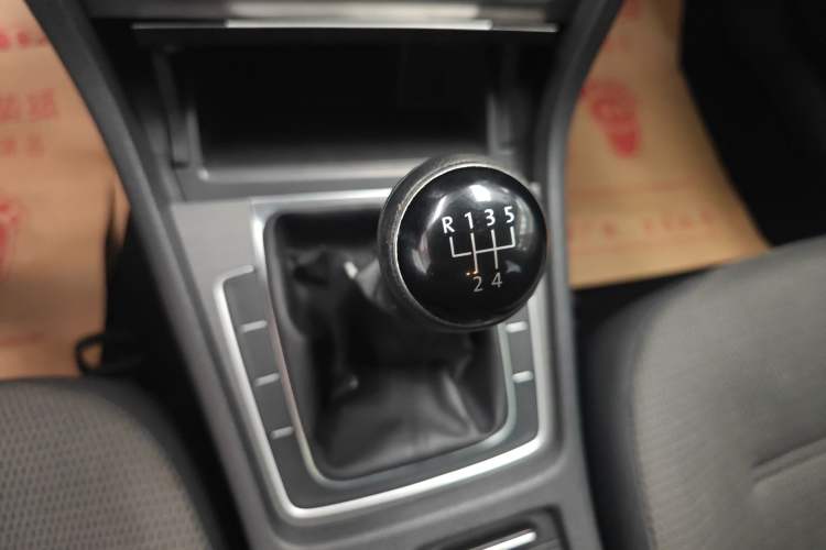 Used Volkswagen Golf 2016 230TSI Manual Comfort Version
