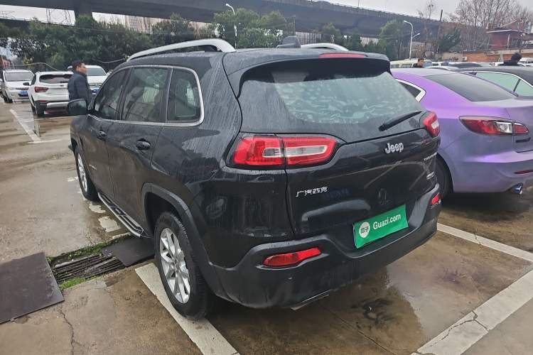 Used Jeep Cherokee 2016 2.4L Leading Edition
