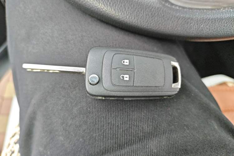 Used Buick Encore 2015 1.4T Automatic Two-Wheel Drive Urban Elite Version Vehicle Key