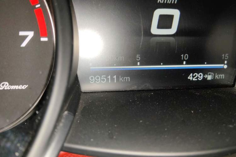 Used Alfa Romeo Stelvio 2017 2.0T 280HP Luxury Edition Odometer Close Up