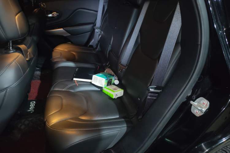 Used Jeep Cherokee 2019 2.0T Four-Wheel Drive Exploration Edition + Autonomous Driving Smart Package China V