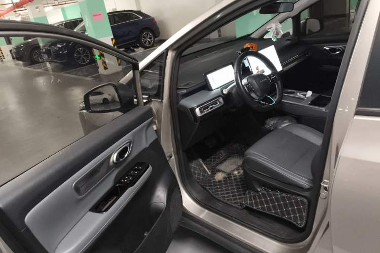 Used AION Y 2023 Younger Star Edition Interior 3