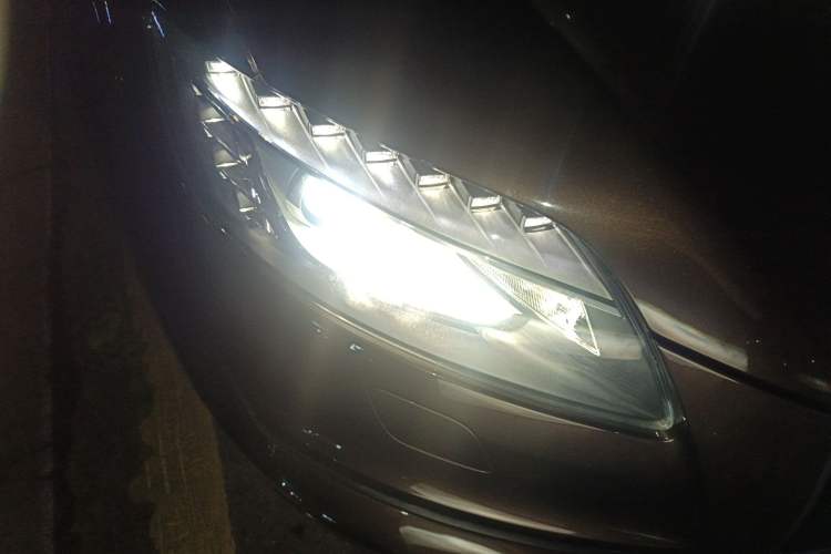 Used Audi Q7 2014 35 TFSI Sport Edition Right Front Headlight