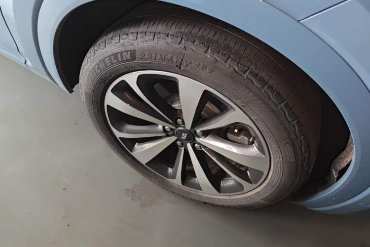 Used Li Auto ONE 2021 Extended-Range 6-Seater Version Right Front Wheel Hub