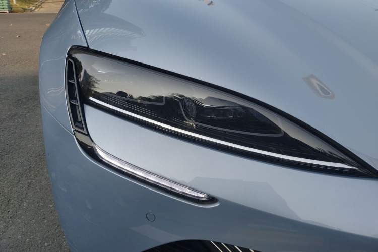 Used BYD Seal 2022 550 km Standard Range Rear-Wheel Drive Prestige Version Right Front Headlight