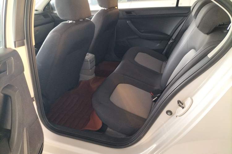 Used Skoda Rapid 2013 1.4L Manual Enjoyment Model
