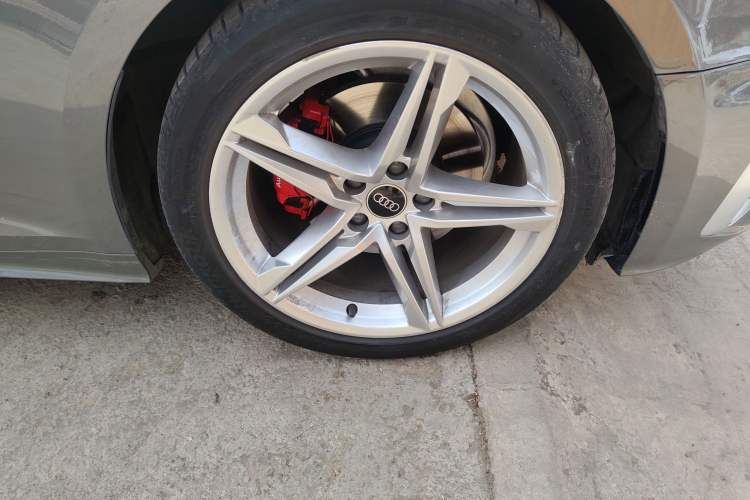 Used Audi A5 2023 Sportback 40 TFSI Fashionable and Dynamic Model Right Front Wheel Hub