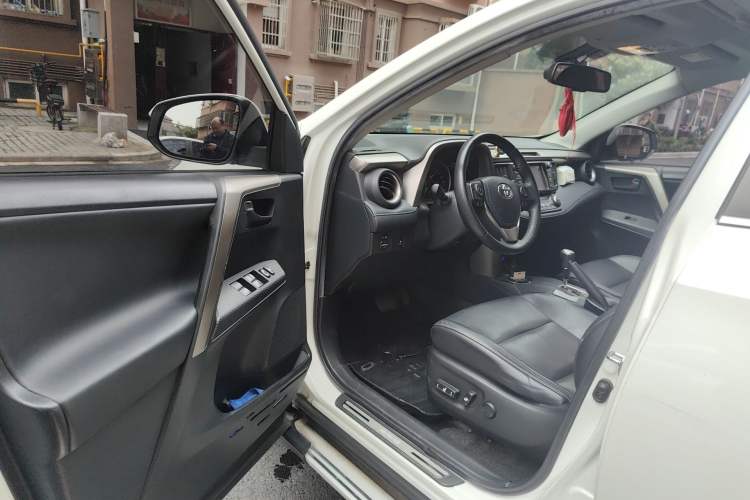 Used Toyota RAV4 2015 2.5L Automatic 4x4 Elite Edition