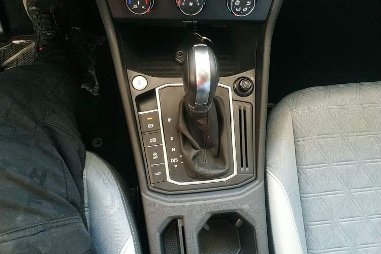 Used Volkswagen Lavida 2023 300TSI DSG Full-Comfort Edition Gear Lever