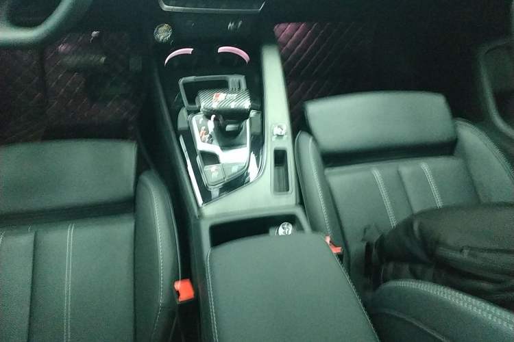 Used Audi A4L 2023 40 TFSI Luxury Dynamic Model Gear Lever