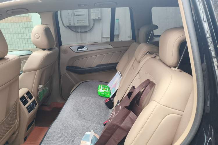 Used Mercedes-Benz GL-Class 2015 GL 400 4MATIC Dynamic Model Left Rear Seat