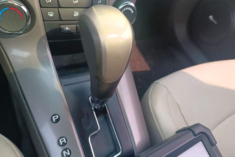 Used Chevrolet Cruze 2015 1.5L Classic SE AT Gear Lever