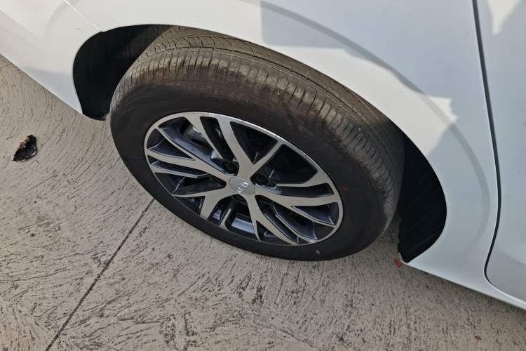 Used Geely Auto Emgrand 2025 4th Generation 1.5L CVT Starry Edition Right Rear Wheel Hub