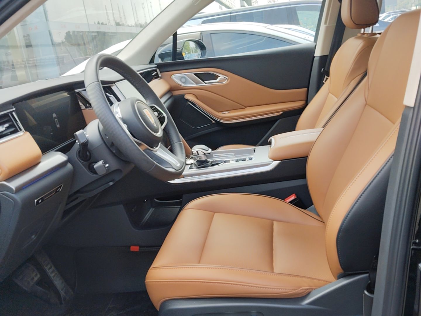 Hongqi HS7 PHEV 2025 Model 2.0T PHEV Four-Wheel Drive 2 Million Units Commemorative Edition 6-Seater — снимка 17