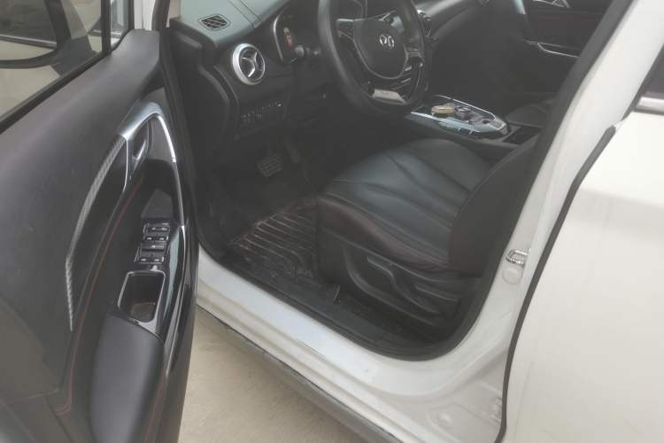 Used BAIC Beijing EU5 2018 R500 Smart Wind Edition