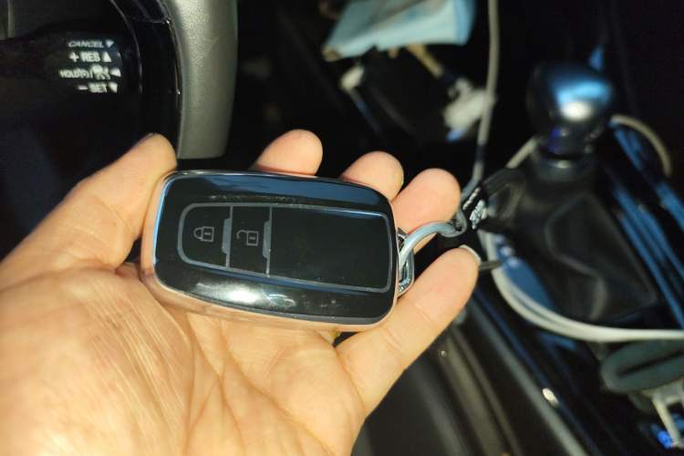 Used Toyota IZOA 2018 2.0L Yixuan Sunroof Version China V Standard Vehicle Key