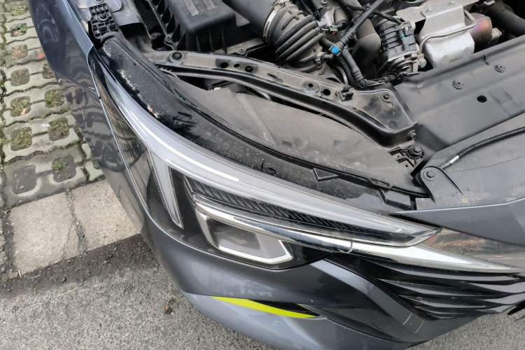 Used Roewe i6 MAX 2020 300TGI Automatic "Swell Cool Smart Drive" Edition Right Front Headlight