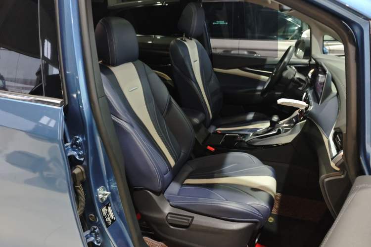 Used SAIC MAXUS G50 2019 1.5T Automatic Luxury Edition China VI Standard Right Front Seat