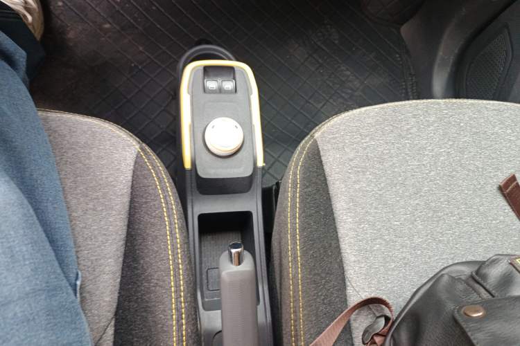 Used Chery QQ Ice Cream 2022 170km Sundae Phosphate Lithium-Ion