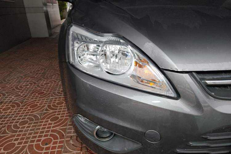 Used Ford Focus 2013 Sedan Classic 1.8L Manual Base Model