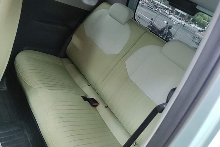 Used Geely Galaxy Panda 2024 Panda Mini 200km Endurance Bear Left Rear Seat